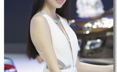 美女脱内衣奶头露出来照片